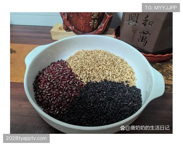 唐佳豪跟普通人生活差太远了，三餐都像在五星级酒店，真是看饿了眼！