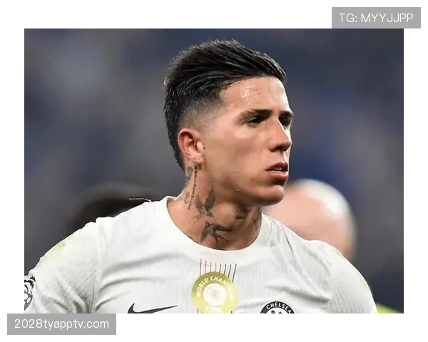 恩佐·费尔南德斯中场组织能力进阶：稳健表现背后的提升逻辑