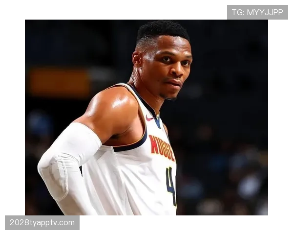 威少衣柜里塞满球衣，家里连个挂衣服的柜子都没有